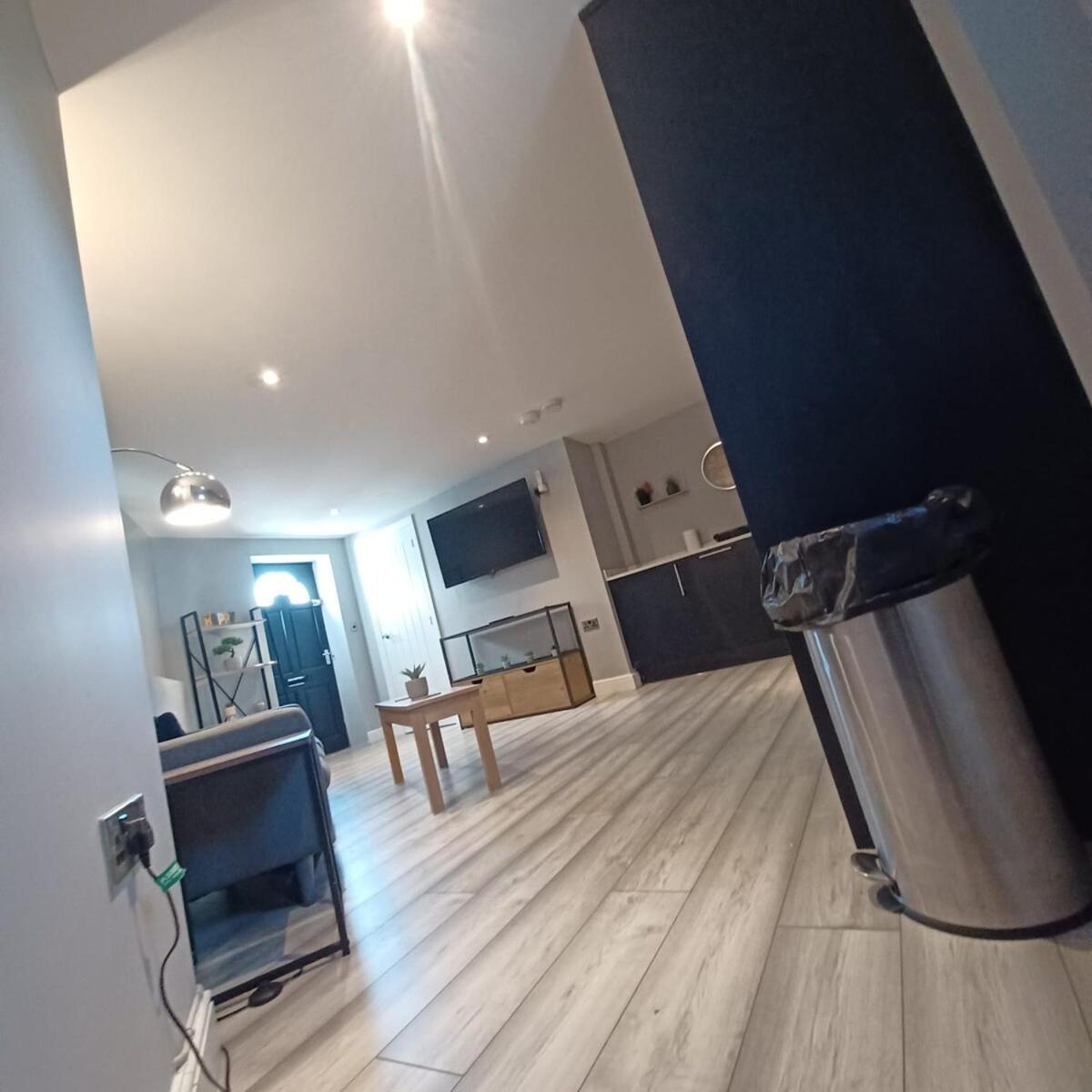 Stylish & Cosy- Brand New 1b With Parking *
