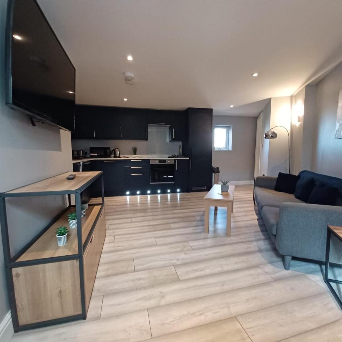Stylish & Cosy- Brand New 1b With Parking